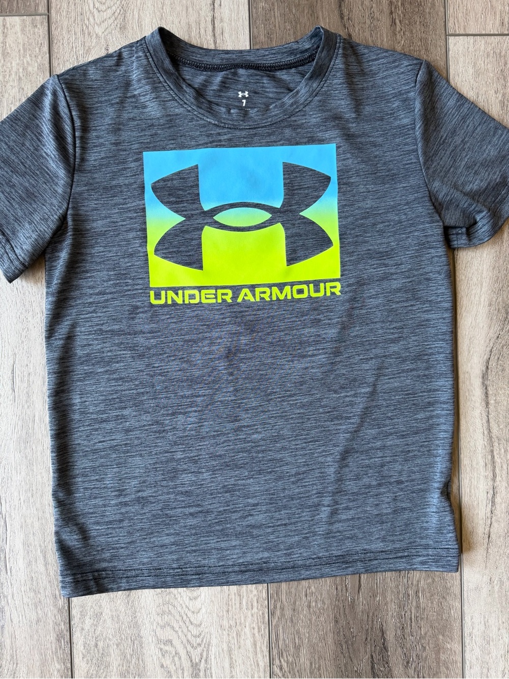Under Armour Charcoal Heather Tee with Neon Green Shorts (7) - Picture 2 of 6